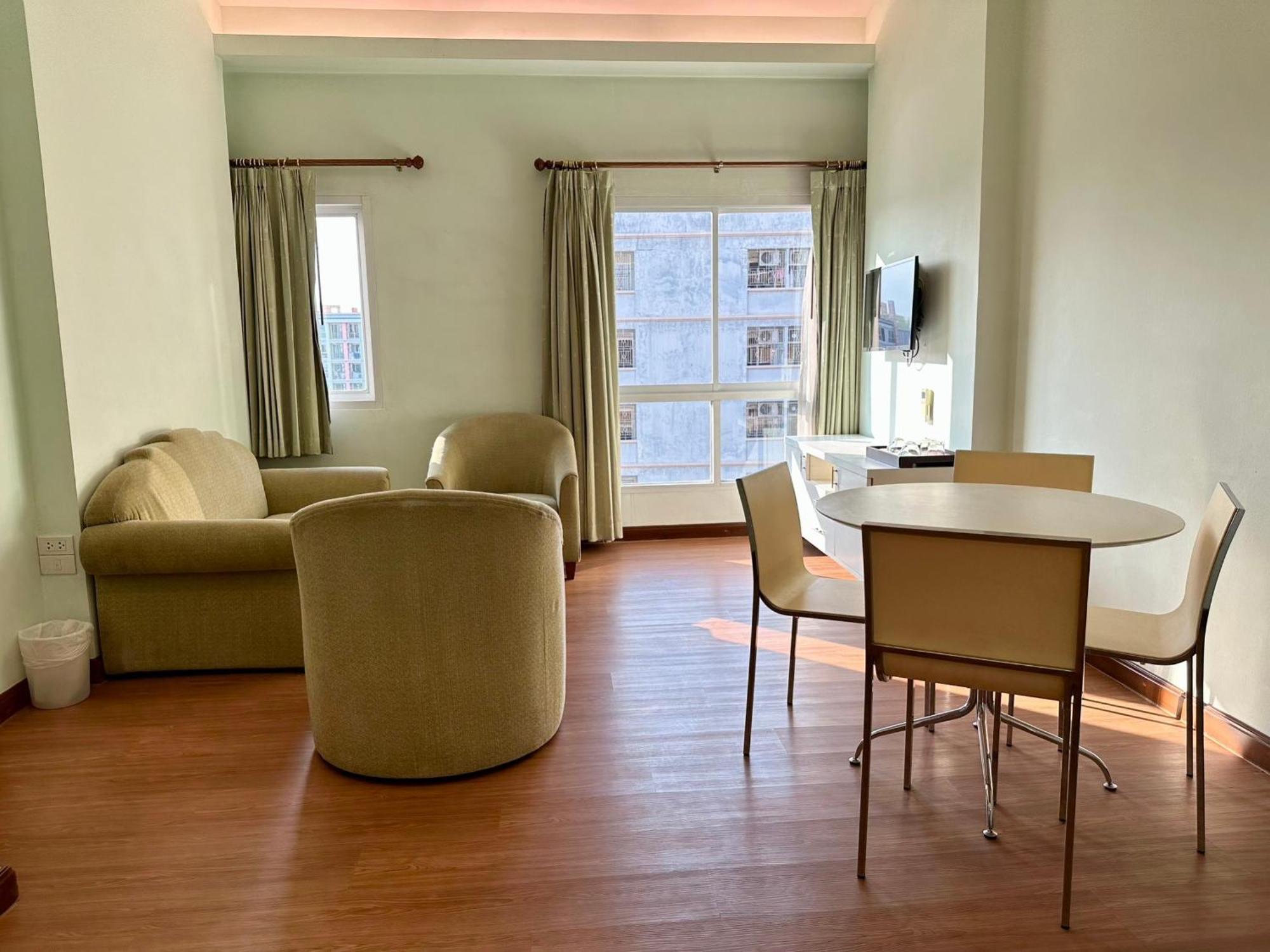 Calypzo Bangkok Hotel Bagian luar foto